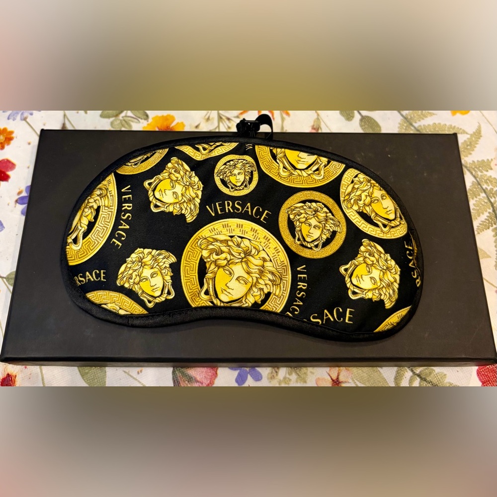 NWT VERSACE Black/Gold Medusa Motif Sleep Mask with box/shopping bag/Tissue ๐ค๐ - Picture 6 of 7